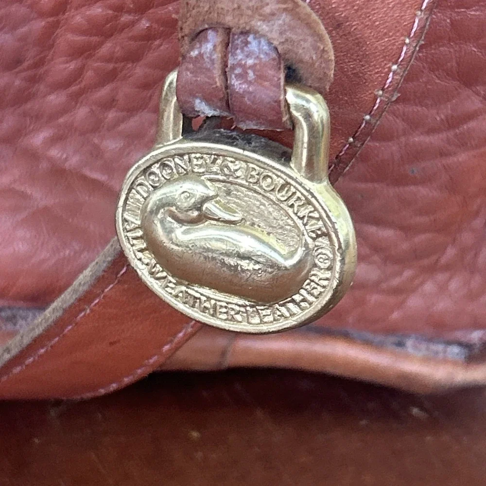 Vintage Dooney Bourke Essex All Weather Saddle Leather Crossbody Bag Purse - Picture 6 of 16